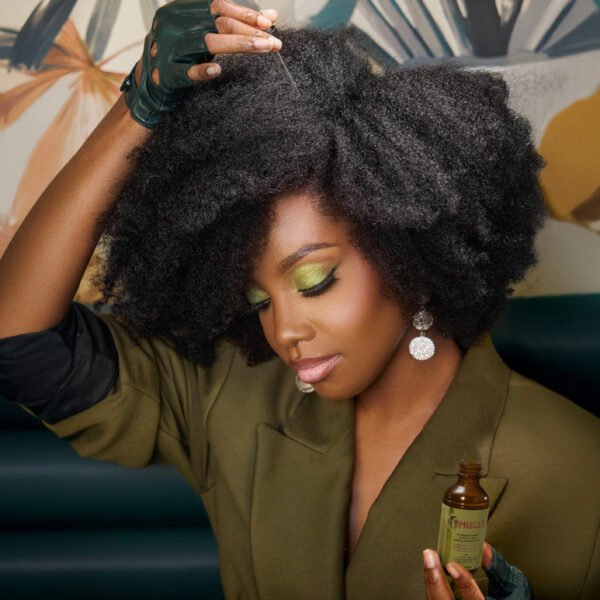 Mielle Rosemary Mint Scalp & Hair Strengthening Oil 59ml - Image 2